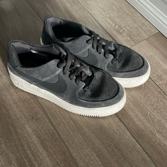 Like new high top women’s Nikes - Picture 1 of 3